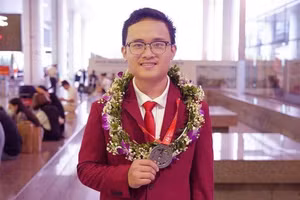 Em Trần Minh Hoàng, học sinh lớp 12 Toán, Trường THPT chuyên Hà Tĩnh. 