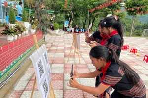 Học sinh Trường Phổ thông dân tộc bán trú Tiểu học & THCS Trà Nam (xã Trà Linh, TP Đà Nẵng) hưởng ứng tuần lễ học tập suốt đời năm 2025.