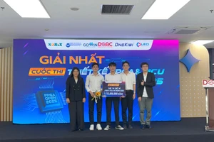 Nhóm sinh viên giành giải Nhất với dự án “Thiết kế và phát triển hệ thống radar giám sát tín hiệu sinh tồn của trẻ em bị bỏ quên trên xe đưa đón (29 chỗ)”.