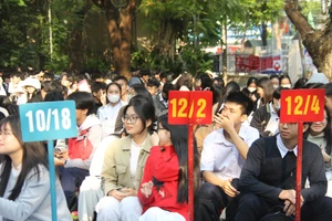 Học sinh Trường THPT Trần Phú với hoạt động giáo dục địa phương Tìm hiểu nghệ thuật Tuồng xứ Quảng do tổ Ngữ văn tổ chức.