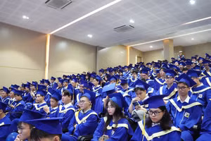 Học viên, sinh viên Trường Đại học Bách khoa, Đại học Đà Nẵng dự lễ trao bằng tốt nghiệp. 