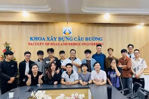 Các giảng viên - sinh viên Trường Đại học Bách khoa, Đại học Đà Nẵng đang tham gia mô hinh hỗ trợ sinh viên phát triển học thuật - CERT.