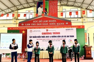 Trường THCS Xuân Huy tập huấn kiến thức an toàn giao thông và hướng dẫn lái xe an toàn.