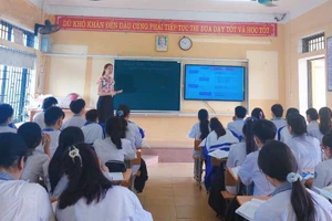 Tiết học của cô và trò trường THPT Tam Nông, tỉnh Phú Thọ.