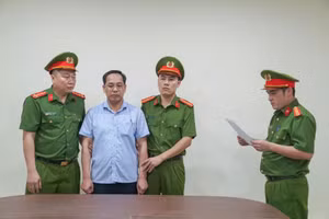 Công an tỉnh Phú Thọ ra quyết định khởi tố bị can và lệnh bắt bị can để tạm giam đối với Trần Thu Đông. (Ảnh: CAT Phú Thọ).