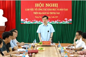 Ông Trịnh Thế Truyền - Giám đốc Sở GD&ĐT tỉnh Phú Thọ phát biểu tại buổi làm việc.
