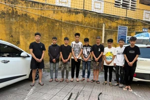 Nhóm đối tượng thanh, thiếu niên có dấu hiệu gây rối an ninh trật tự (ảnh Công an Phường Vĩnh Phúc).