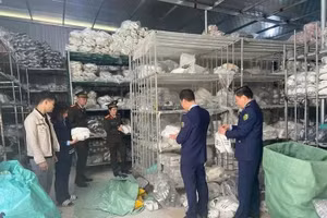 Cơ quan chức năng tỉnh Phú Thọ tạm giữ gần 6.000 sản phẩm “nhái” nhãn hiệu nổi tiếng.