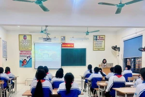 Trường THCS Hương Canh đẩy mạnh chuyển đổi số trong dạy học.