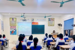 Trường THCS Hương Canh đẩy mạnh chuyển đổi số trong dạy học.