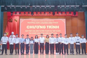 Trường THPT Chuyên Vĩnh Phúc gặp mặt các đội tuyển tham gia bồi dưỡng thi chọn học sinh giỏi quốc gia năm học 2025 - 2026.