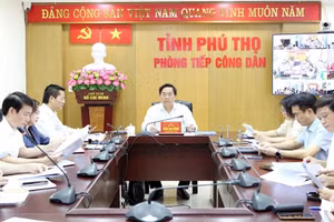 Ông Trần Duy Đông, Chủ tịch UBND tỉnh Phú Thọ chủ trì buổi tiếp công dân.
