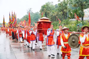 Lễ rước kiệu về Đền Hùng của 4 xã vùng ven Khu di tích gồm: Hy Cương, Lâm Thao, Vân Phú, Xuân Lũng.