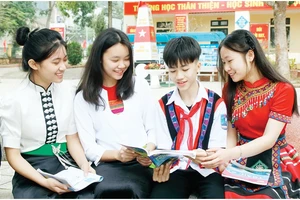 Học sinh Trường Phổ thông Dân tộc nội trú THCS Tân Sơn.
