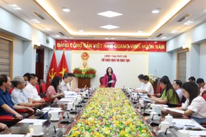 Bà Đặng Bích Ngọc, Phó Trưởng đoàn ĐBQH tỉnh Phú Thọ phát biểu