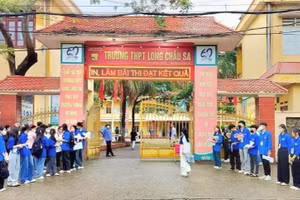 Trường THPT Long Châu Sa (huyện Lâm Thao) được điều chỉnh, bổ sung chỉ tiêu tuyển sinh vào lớp 10 là 12 lớp với 516 học sinh (tăng 36 học sinh).