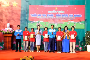 Ngày hội tại Trường THCS Vĩnh Lại có nhiều hoạt động ý nghĩa, giáo dục truyền thống cho học sinh.