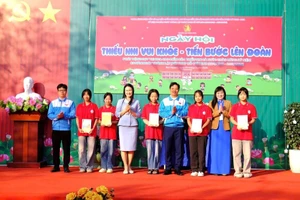 Ngày hội tại Trường THCS Vĩnh Lại có nhiều hoạt động ý nghĩa, giáo dục truyền thống cho học sinh.