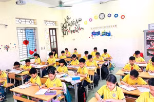 Các em học sinh trường Tiểu học Hy Cương (xã Hy Cương, tỉnh Phú Thọ) chăm chú học bài.