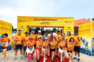 Các vận động viên và khán giả tại cuộc thi.