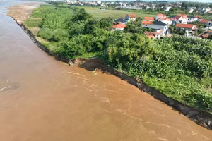 Sạt lở tại xã Tam Nông, tỉnh Phú Thọ.