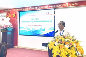 TS Đỗ Khắc Thanh - Hiệu trưởng trường Đại học Hùng Vương phát biểu tại hội thảo.