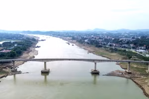 Cầu Sông Lô, địa bàn xã Đoan Hùng, tỉnh Phú Thọ.