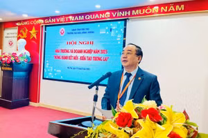 Ông Đỗ Khắc Thanh - Hiệu trưởng Trường Đại học Hùng Vương phát biểu.