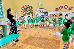 Giờ học của cô và bé trường Mầm non Võ Lao.