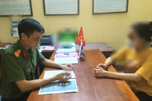 Công an Phú Thọ làm việc với trường hợp đăng tin sai sự thật (Ảnh: CA tỉnh Phú Thọ).