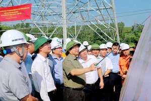 Thủ tướng Phạm Minh Chính kiểm tra tiến độ thi công Đường dây 500kV Lào Cai-Vĩnh Yên.