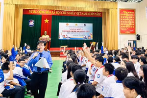 Trường THCS Văn Lang tổ chức tuyên truyền, phổ biến pháp luật về phòng, chống bạo lực học đường và phòng, chống bắt cóc trực tuyến.