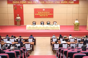 Quang cảnh Hội nghị tiếp xúc cử tri tại phường Phú Thọ (ảnh Trường Quân).