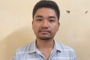 Đối tượng Phạm Tiến Cường tại cơ quan công an (ảnh CAT Tuyên Quang cung cấp).