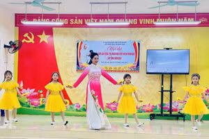 Hội thi có 46 thầy, cô giáo tiêu biểu, xuất sắc đại diện cho hơn 200 giáo viên Tổng phụ trách Đội đến từ các trường tiểu học và trung học cơ sở trên toàn tỉnh Tuyên Quang tham gia.