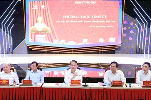 Thường trực Tỉnh ủy Phú Thọ làm việc với Báo và Phát thanh, truyền hình Phú Thọ.