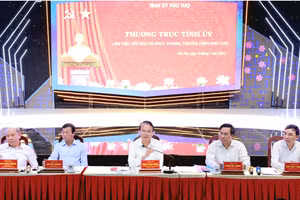 Thường trực Tỉnh ủy Phú Thọ làm việc với Báo và Phát thanh, truyền hình Phú Thọ.
