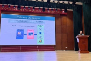 các đại biểu được tập huấn triển khai văn bản số.