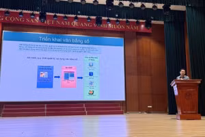 các đại biểu được tập huấn triển khai văn bản số.