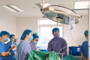 Kỹ thuật tán sỏi nội soi ngược dòng bằng laser được triển khai thường quy tại Trung tâm Y tế khu vực Thanh Ba.