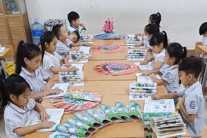 Học sinh trường Tiểu học Thanh Vinh (TX Phú Thọ) tích cực đọc sách.