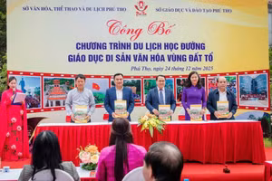 Chương trình góp phần giáo dục truyền thống lịch sử, bồi đắp tình yêu quê hương, niềm tự hào dân tộc cho thế hệ học sinh (ảnh Duy Vinh).