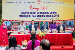 Chương trình góp phần giáo dục truyền thống lịch sử, bồi đắp tình yêu quê hương, niềm tự hào dân tộc cho thế hệ học sinh (ảnh Duy Vinh).