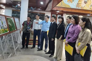 Triển lãm trưng bày 50 tác phẩm ảnh nghệ thuật “Phú Thọ - Đất Tổ cội nguồn”.