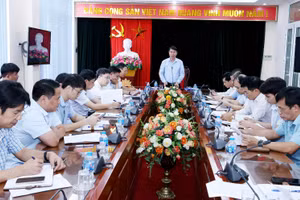 Ông Nguyễn Khắc Hiếu, Phó Chủ tịch UBND tỉnh Phú Thọ phát biểu tại buổi làm việc