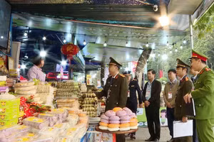 Đoàn kiểm tra liên ngành tăng cường kiểm tra hoạt động kinh doanh dịch vụ (ảnh: Công an tỉnh Phú Thọ).