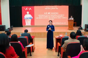 TS Bùi Thị Kim Tuyến, Hiệu trưởng Trường Chính trị tỉnh Phú Thọ.