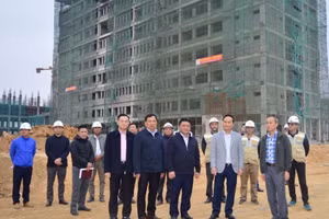 Đoàn công tác tỉnh Tuyên Quang kiểm tra tiến độ thực hiện Dự án xây dựng Bệnh viện Đa khoa tỉnh Tuyên Quang ngày 5/2/2025 (ảnh: tuyenquang.gov.vn)