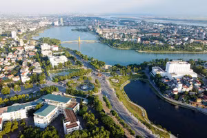 Phường Việt Trì giữ vai trò trung tâm kinh tế - văn hóa của tỉnh Phú Thọ.