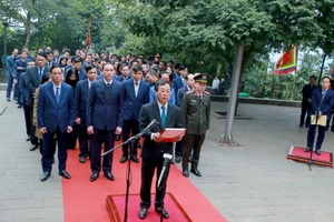 Các đại biểu dự lễ dâng hương tưởng niệm, tri ân công đức các Vua Hùng trước thềm Tết Nguyên đán năm Ất Tỵ 2025.